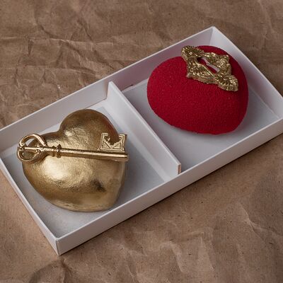 Муссовые пирожные Ключик и замочек на 14 февраля в Cheese it! Bakery по цене 1200 ₽