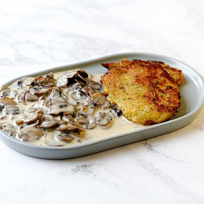 Драники 2 шт. с грибным сливочным соусом в Stories по цене 620 ₽