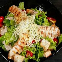 Цезарь с цыпленком в 5 Кухонь мира