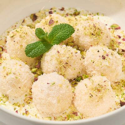 Ленивые вареники с белым шоколадом, кокосом и фисташкой в One Special по цене 570 ₽