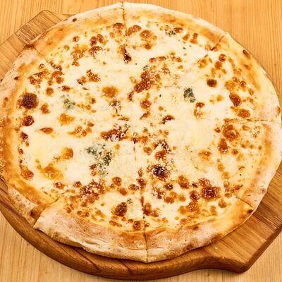 Пицца 4 сыра в 4 сыра по цене 990 ₽