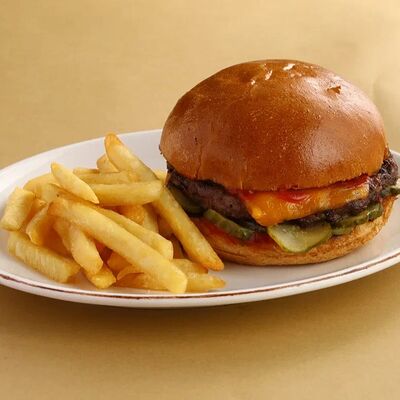 Чизбургер с говядиной в BBQ Beer Restaurant по цене 865 ₽