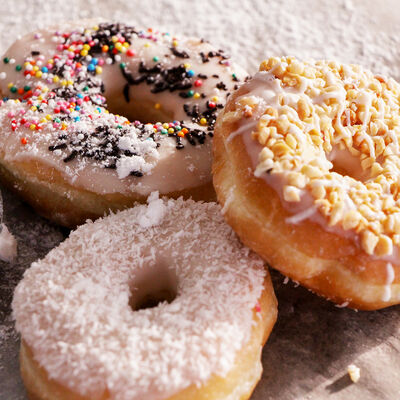 Пончик с белым шоколадом в Джем – пончики от Глеба по цене 47 ₽