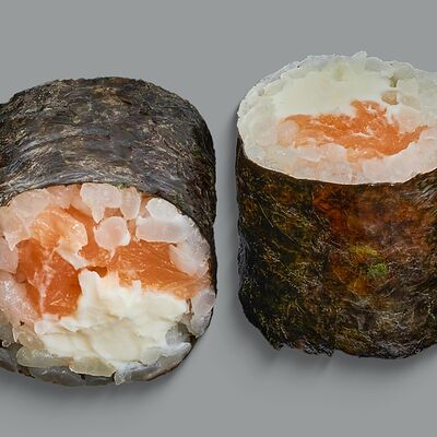 Ролл Сяке сыр маки в Лукоморье по цене 390 ₽