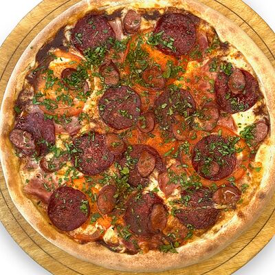 Пицца с охотничьими колбасками и дымным соусом барбекю М в Pizzaiolo по цене 439 ₽