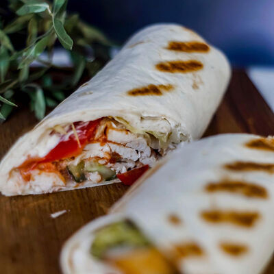 Тортилья с курицей и овощами в Чилли ванилли по цене 255 ₽