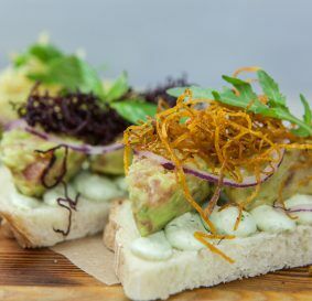 Брускетта с начинкой из гуакамоле в Рецептор по цене 430 ₽