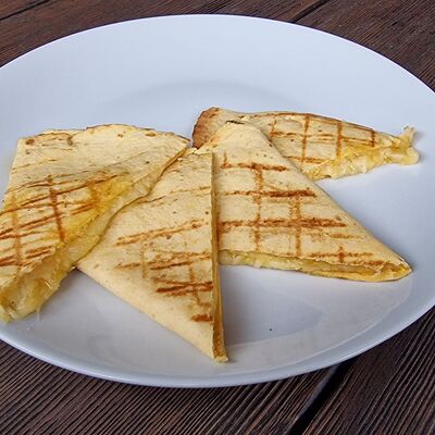 Кесадилья сырная в Пельмэн по цене 455 ₽