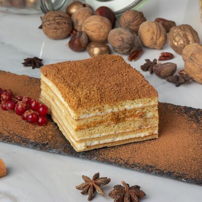 Медовый десерт в Шашлычный дворик по цене 390 ₽