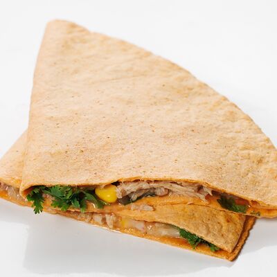 Кесадилья с рваной свининой барбекю в Coffee Machine по цене 550 ₽