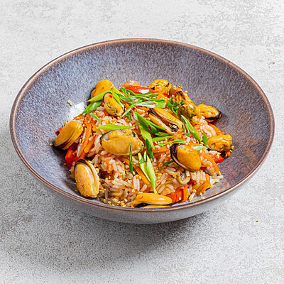 Wok мидии с рисом и сладким чили соусом в ART FOOD по цене 20 р.