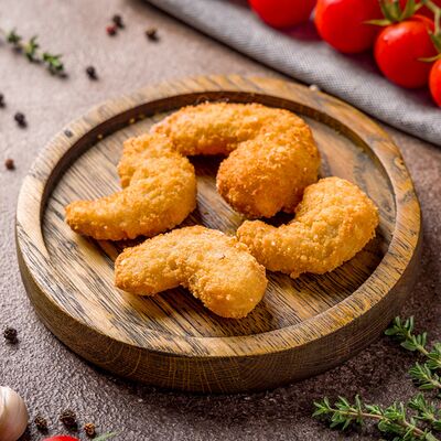 Креветки в кляре с соусом спайсив ХотДогБРО по цене 593 ₽