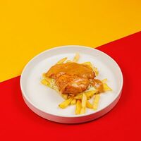 Грудка куриная с картошкой фри и соусом тар тар в Smoky Rabbits Chillout Bar