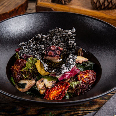 Салат с осьминогом в Экспедиция по цене 2300 ₽