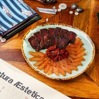 Вяленое мясо в Dictatura Æstetica Bar