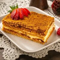 Медовик в Долмастер Армянская еда