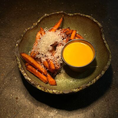 Батат фри, чеддер и пармезан в Хаос гастро особняк по цене 420 ₽