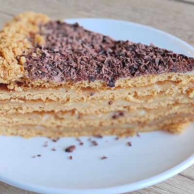 Торт медовый в Бистро шеф по цене 230 ₽