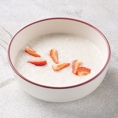 Каша рисовая с клубникой в Шоколадница по цене 330 ₽