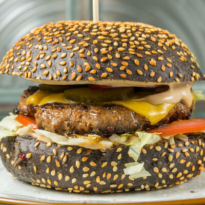 Бургер Черная мамба с говядиной в Бар Пиф-Паф по цене 590 ₽