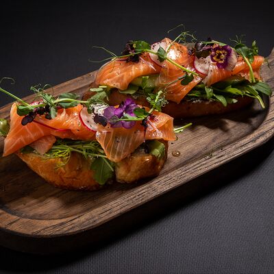 Брускетта с лососемв Репаст по цене 800 ₽