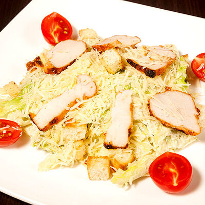 Салат Цезарь с курицей в Гриль Мания по цене 425 ₽