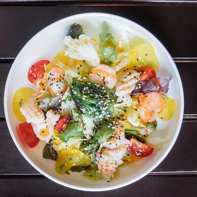 Салат с морепродуктами в Цех этого города по цене 529 ₽