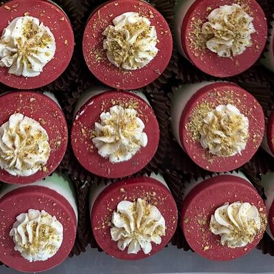 Мусс-Кейк фисташка-малина в Cupcake Stories по цене 200 ₽