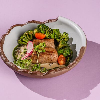 Запеченная свиная вырезка в Kiss по цене 530