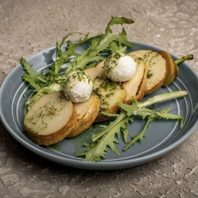 Запеченная груша с медом в Шоти по цене 650 ₽