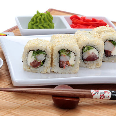 Ролл Цезарь с креветкойв Sushiwoker по цене 435 ₽