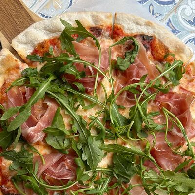 Пицца с Пармской ветчиной в Вэллей кафе по цене 1190 ₽