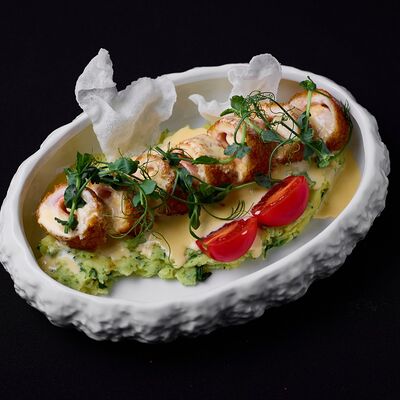 Кордон блю с пюре из шпината и соусом чеддер в Эндорфин по цене 730 ₽