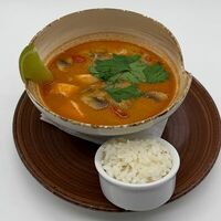 Том-ям с морепродуктами в Кафе Сербской кухни Шеff