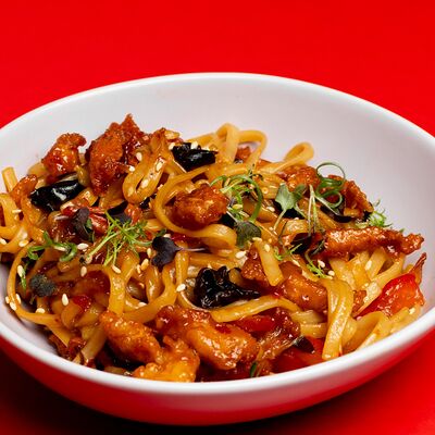 Вок со свининой в Toki Poki по цене 390 ₽