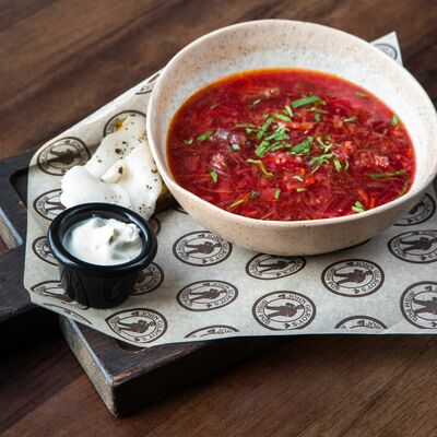 Борщ в John Gilroys по цене 550 ₽