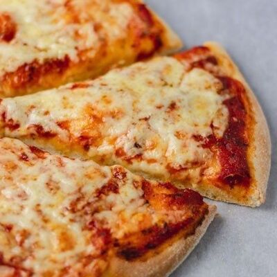 Пицца Много Сыра в Одно мясо по цене 1100 ₽