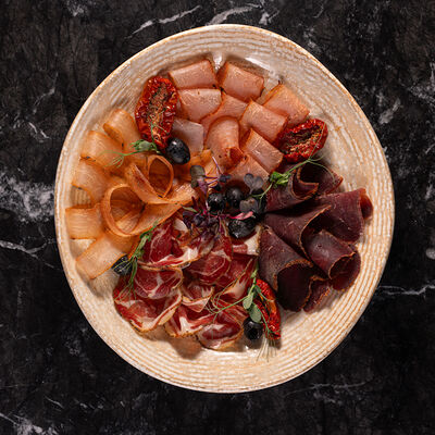 Сыровяленные деликатесы в Наша хвоя по цене 840 ₽