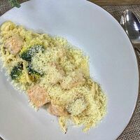 Паста с лососем в сливочном соусе в Кафе Май