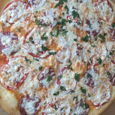 Пицца Пеперони в Кондитерская-пекарня Смайлик по цене 500 ₽