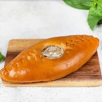 Расстегай русский с мясом в У Палыча. С пылу, с жару!