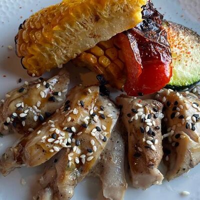 Филе бедра цыплёнка с кукурузой и болгарским перцем гриль в More More по цене 405