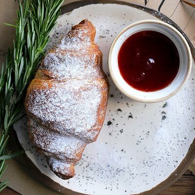 Классический круассан в LOFT по цене 250 ₽