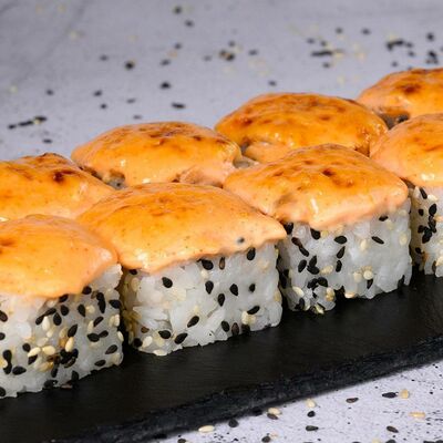 Калифорния в кунжуте эби хот в Суши Мастер по цене 349 ₽