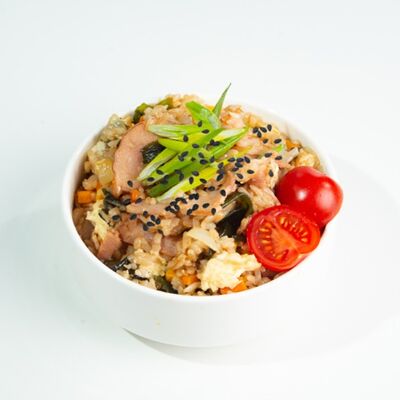 Чесночный рис с беконом в ЁБИСАН по цене 889 ₽