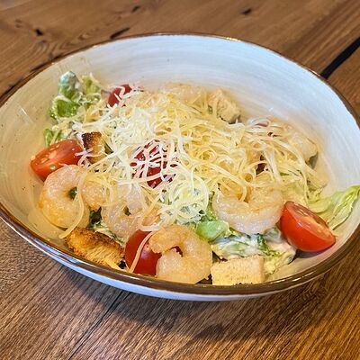 Салат Цезарь с креветками в Пицца палево по цене 500 ₽