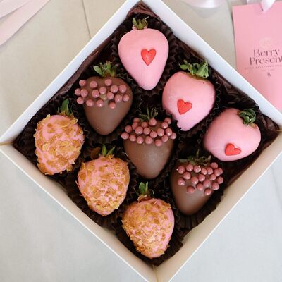 Клубника в шоколаде Набор Sweet в Berry Present по цене 1890 ₽