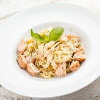 Таглиателли с лососем в Катюша пицца