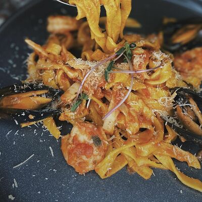 Морковная паста с морепродуктами, в томатном соусе в Гастробар DOM по цене 490