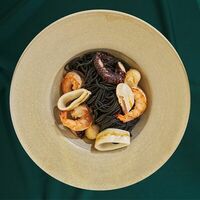 Чёрная паста с морепродуктами в Бали